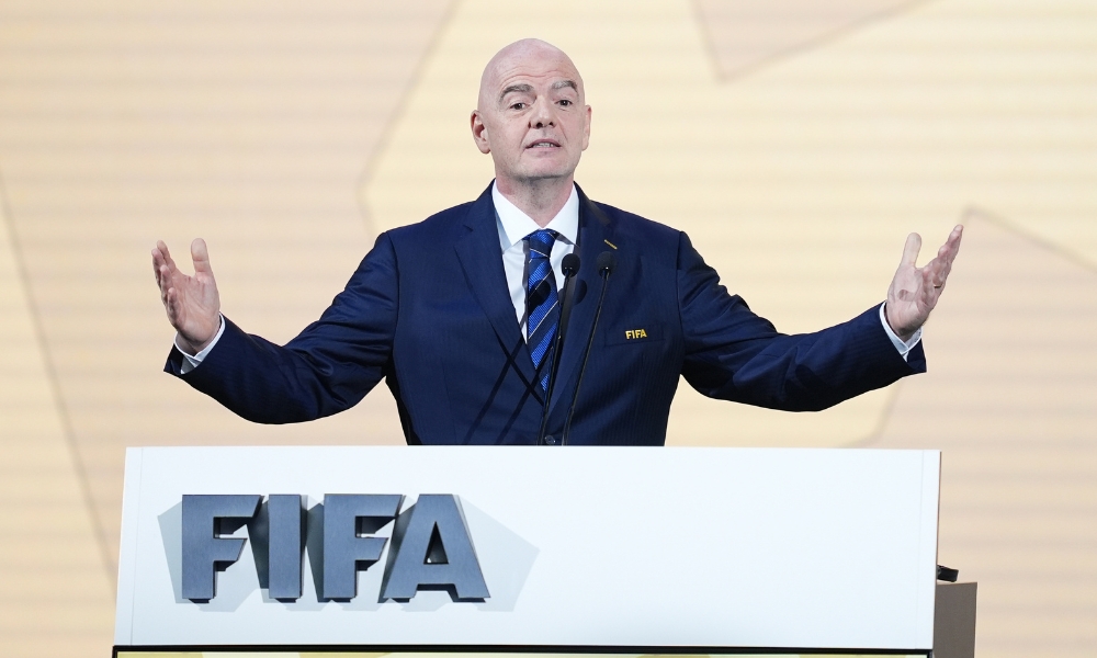 足球界掀起 足球界掀起